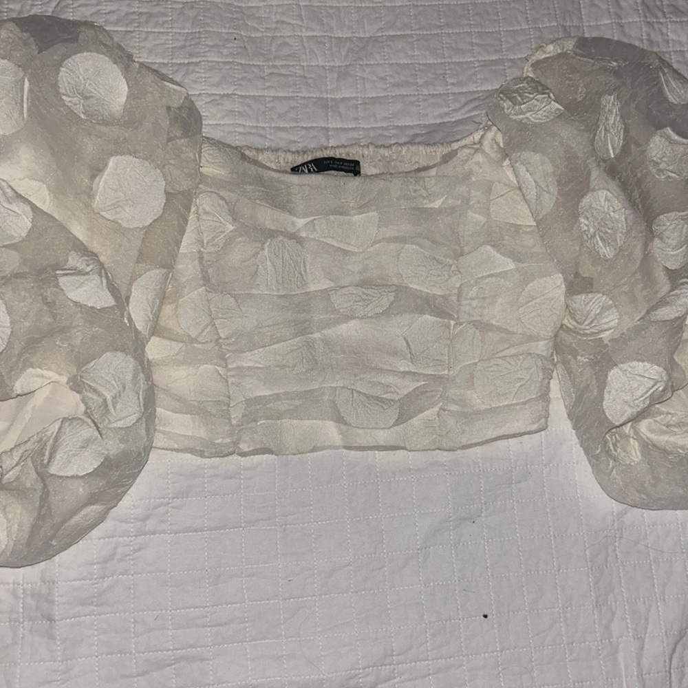 Puff sleeve ZARA cream crop top